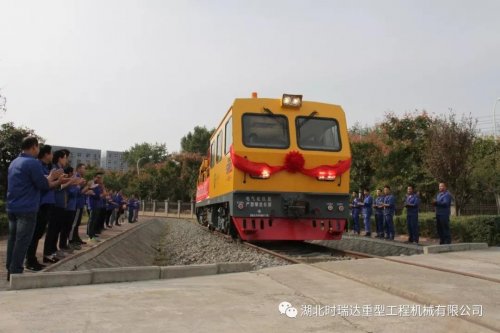 湖北乐竞网页版全球首台超小曲线半径（19m）检修作业车组成功下线
