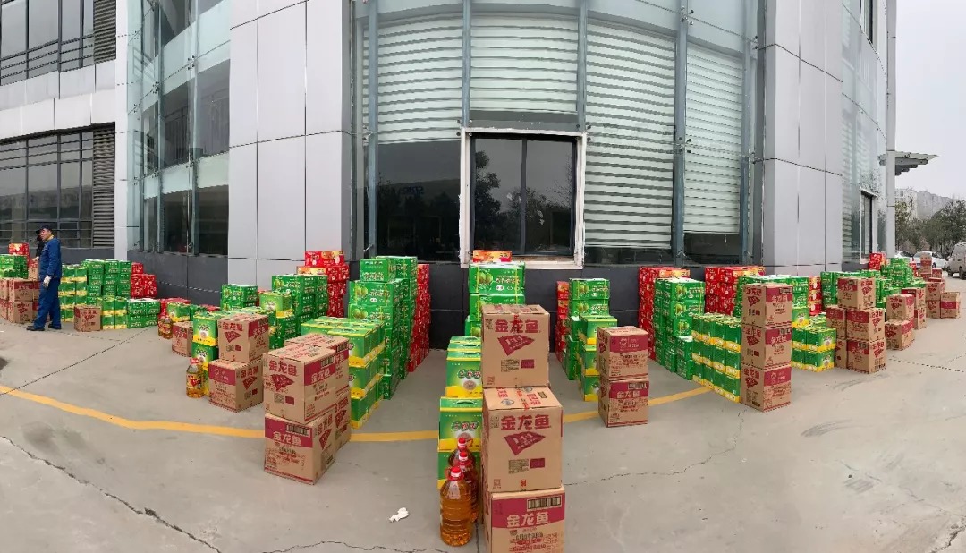 新春送温暖 乐竞网页版为全体员工发放新春物资